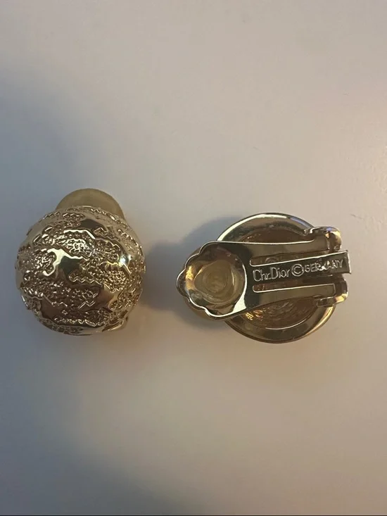 Dior Gold Filigree Dome Clip-On Earrings - Picture 4 of 7